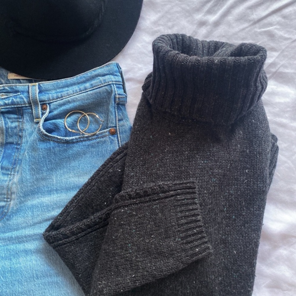 Woolrich slate gray turtleneck sweater